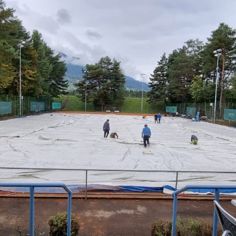 Fotogalerie Die Tennishalle wurde aufgebaut und bald geht die Wintersaison los